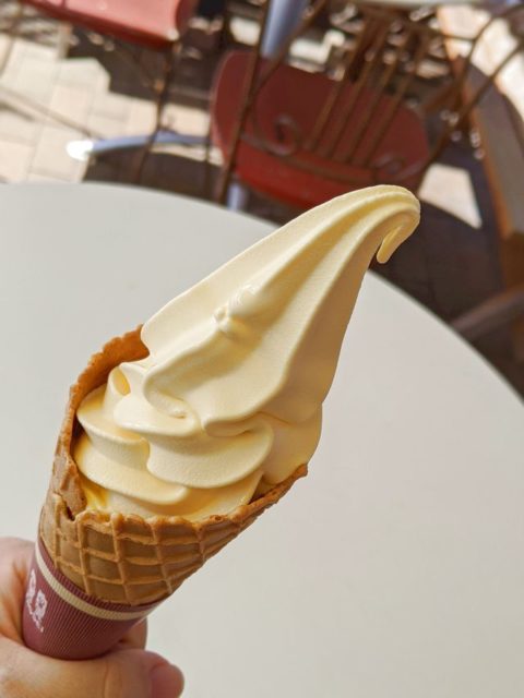 下関市でうにのソフトクリームを食べた！